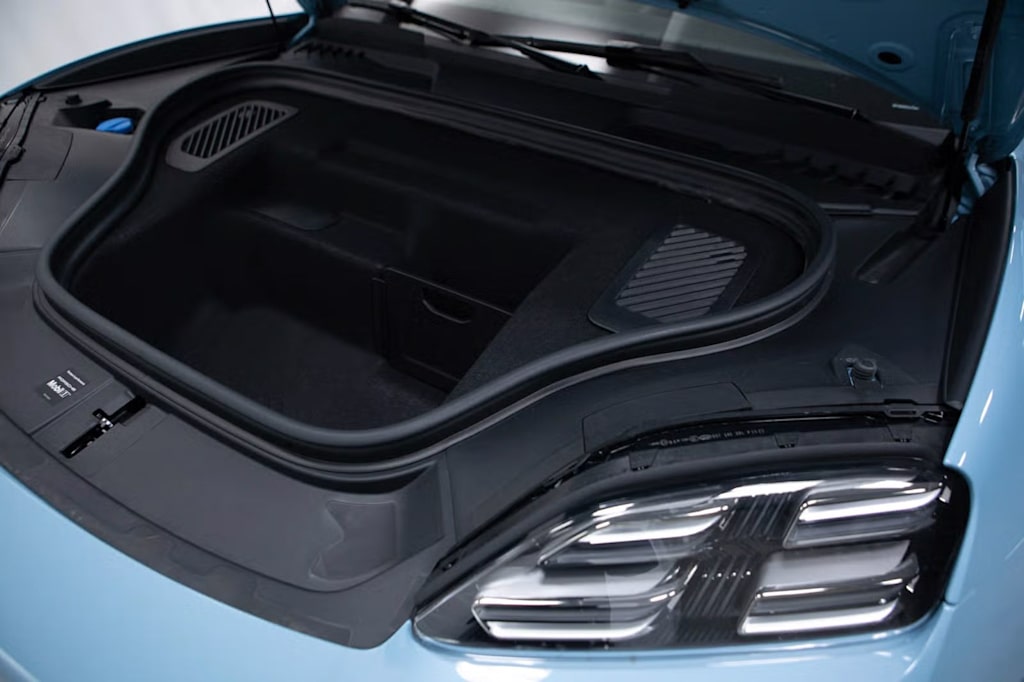 Thumbnail: 2026 Porsche Macan - 8