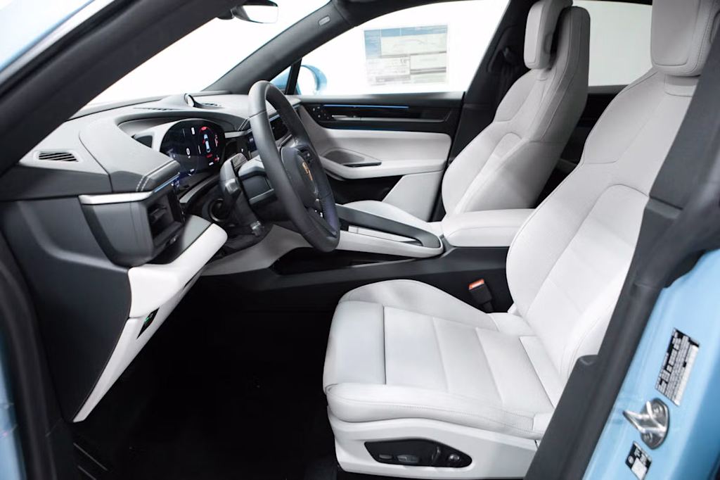 Thumbnail: 2026 Porsche Macan - 11