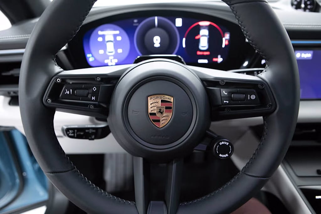 Thumbnail: 2026 Porsche Macan - 13