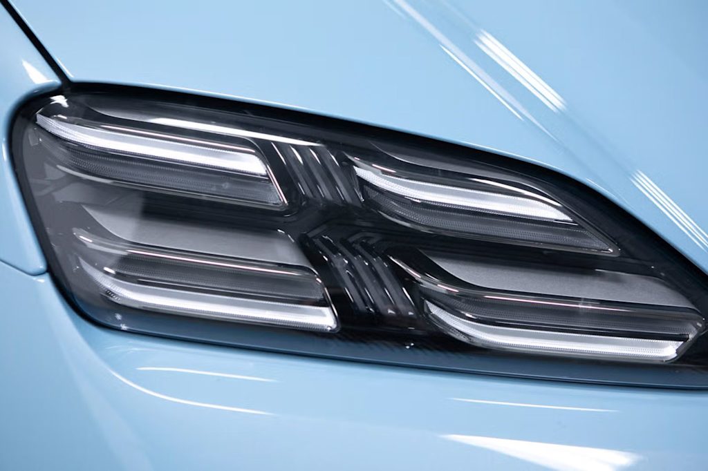 Thumbnail: 2026 Porsche Macan - 21