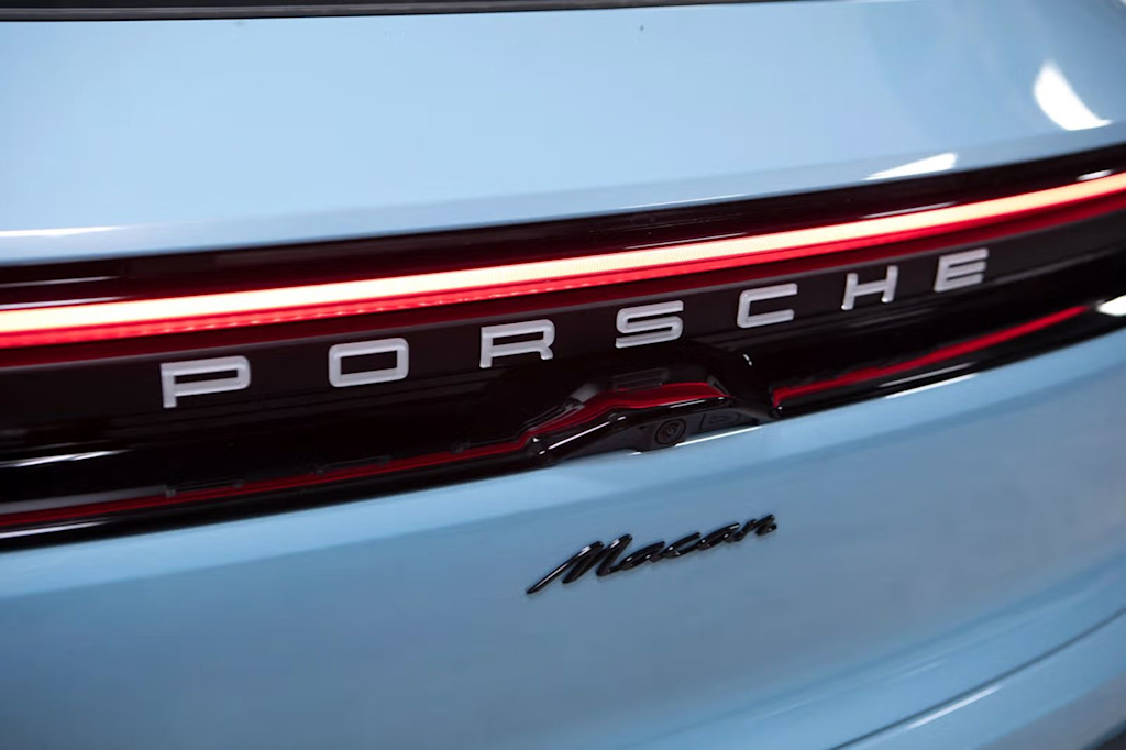 Thumbnail: 2026 Porsche Macan - 24