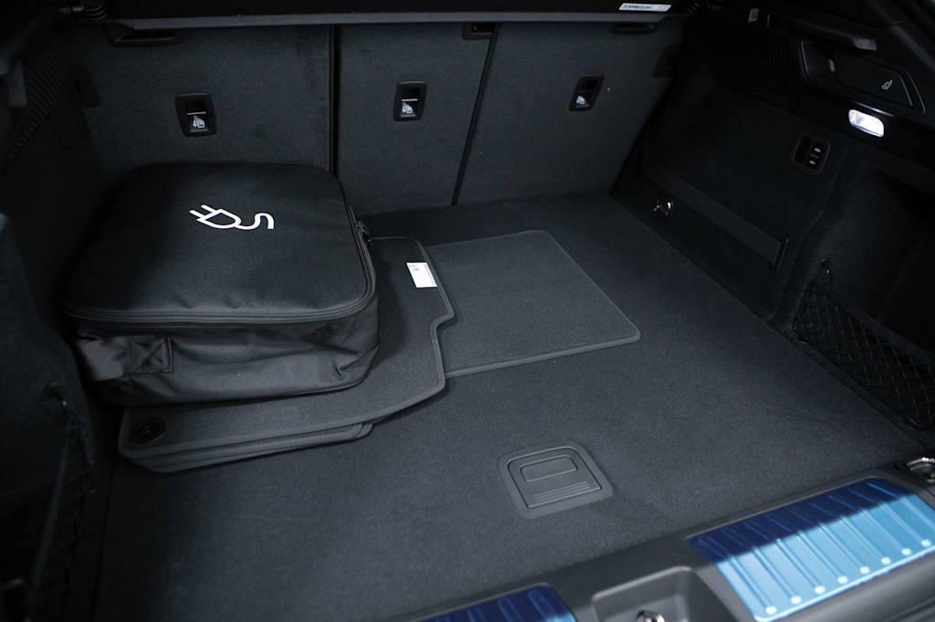 Thumbnail: 2026 Porsche Macan - 16