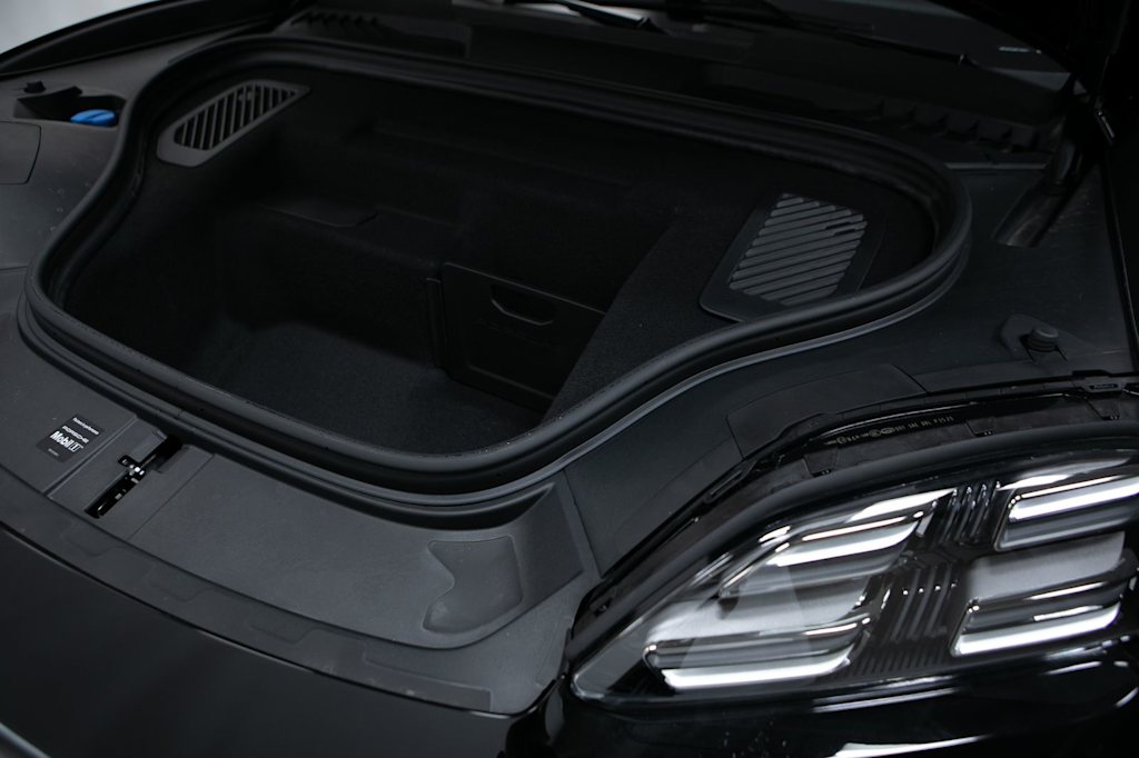 Thumbnail: 2026 Porsche Macan - 8