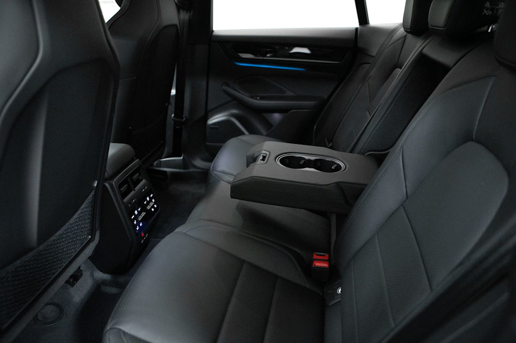 Thumbnail: 2026 Porsche Macan - 37