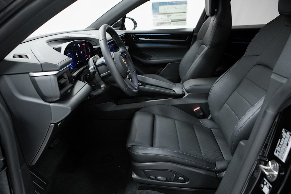 Thumbnail: 2026 Porsche Macan - 11