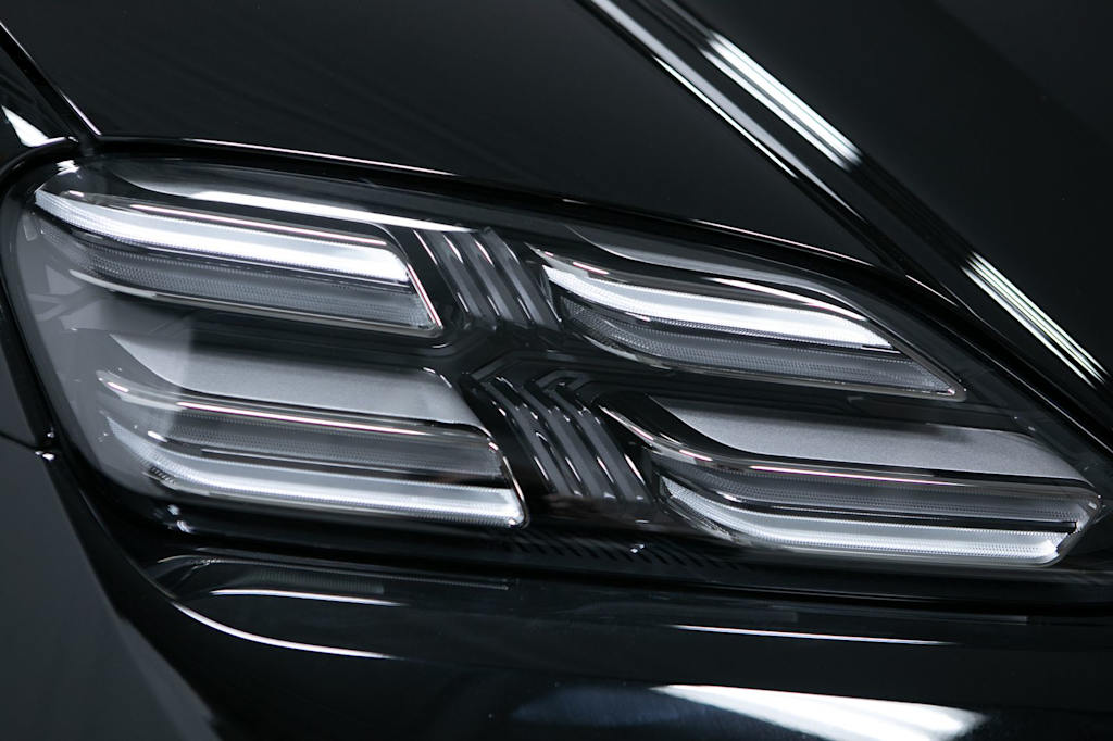 Thumbnail: 2026 Porsche Macan - 22