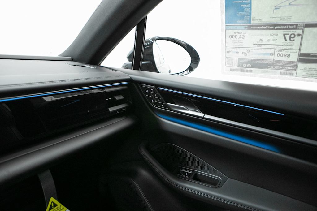 Thumbnail: 2026 Porsche Macan - 33
