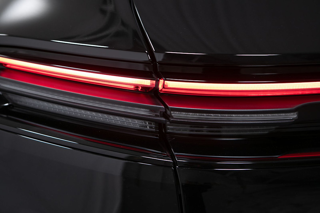 Thumbnail: 2026 Porsche Macan - 23