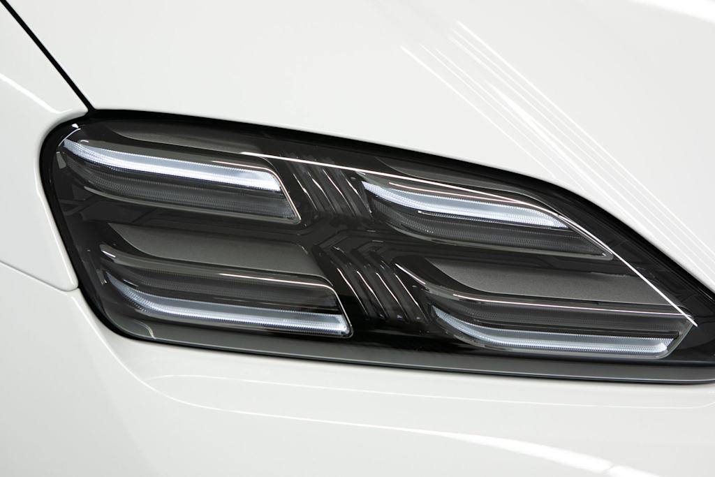 Thumbnail: 2026 Porsche Macan - 20