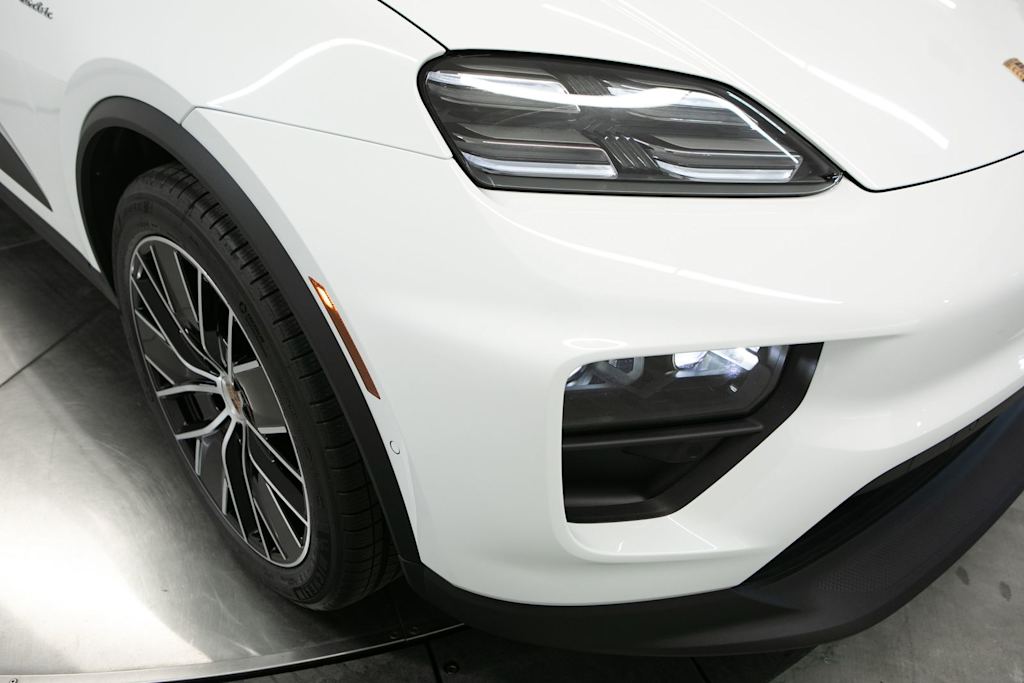 Thumbnail: 2026 Porsche Macan - 5