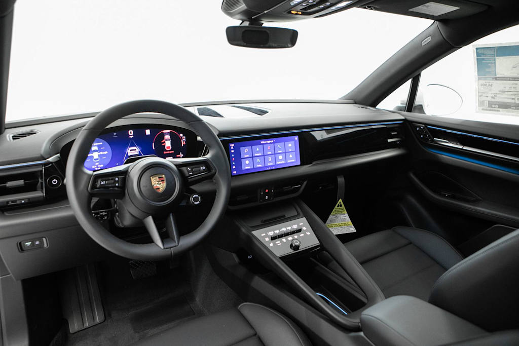 Thumbnail: 2026 Porsche Macan - 7