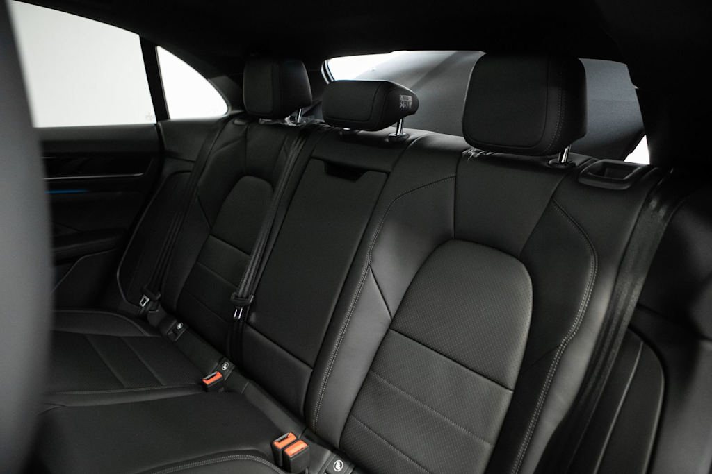 Thumbnail: 2026 Porsche Macan - 33