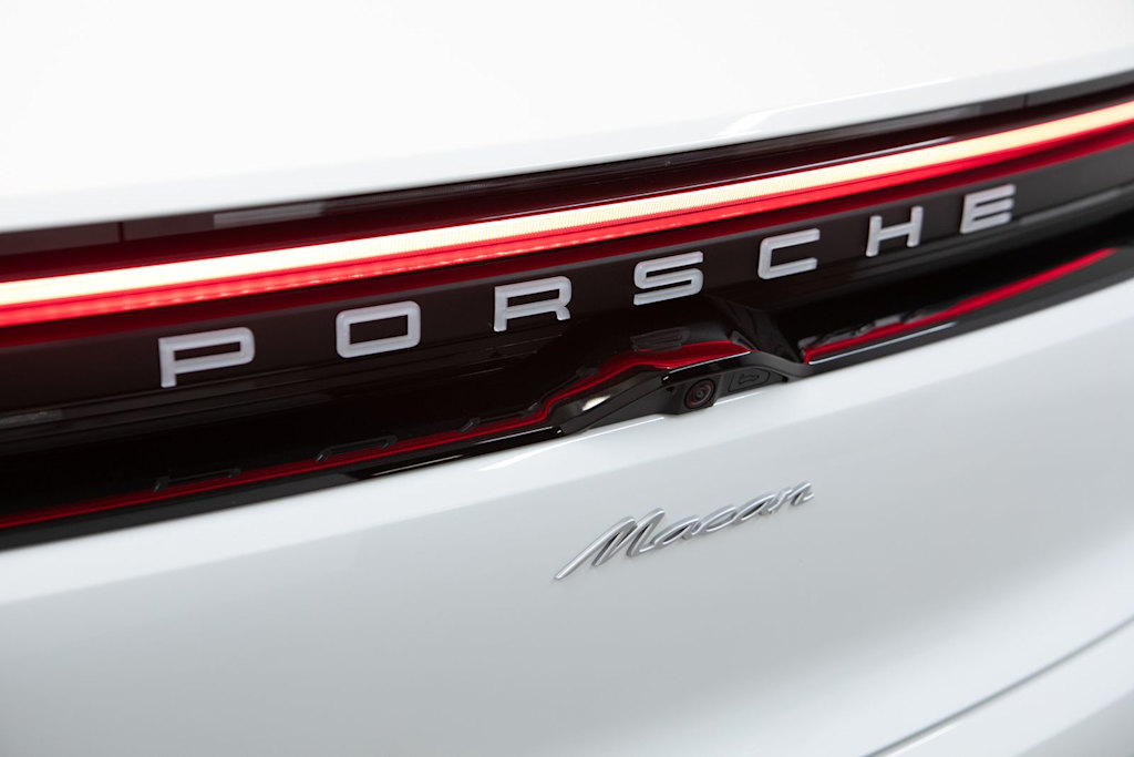 Thumbnail: 2026 Porsche Macan - 36