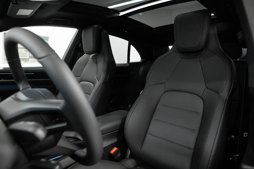 Thumbnail: 2026 Porsche Macan - 8