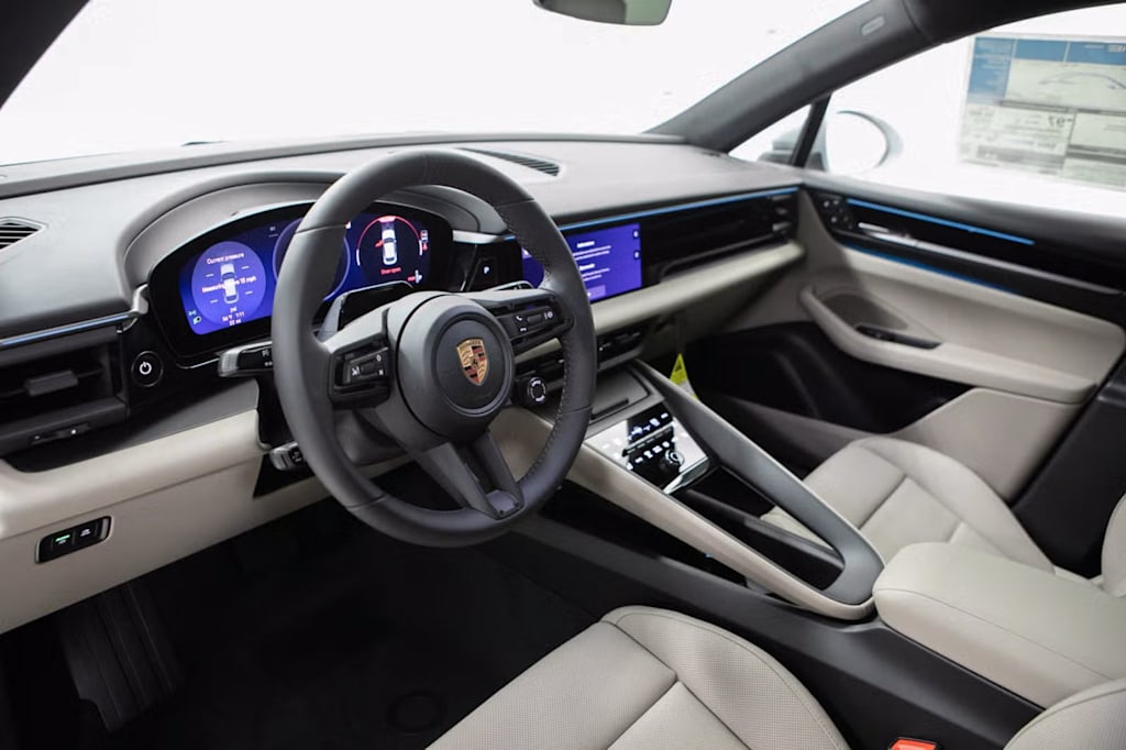 Thumbnail: 2026 Porsche Macan - 2