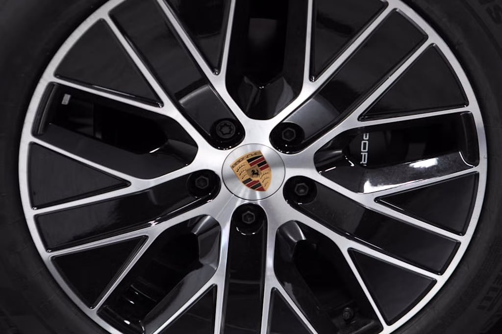 Thumbnail: 2026 Porsche Macan - 8