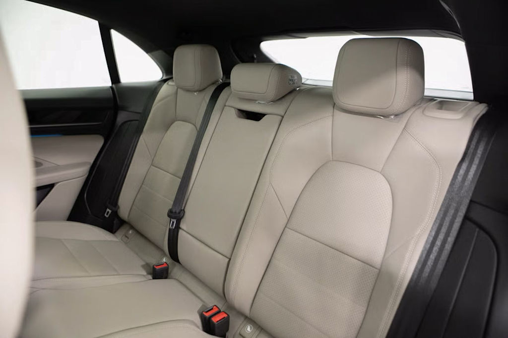 Thumbnail: 2026 Porsche Macan - 34