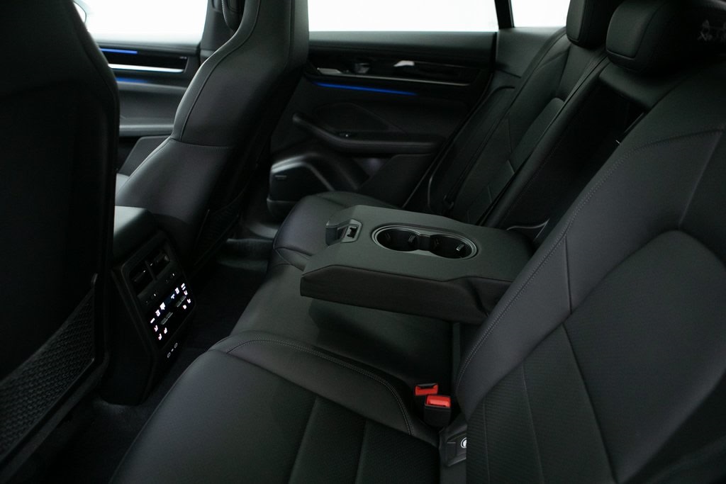 Thumbnail: 2025 Porsche Macan - 30