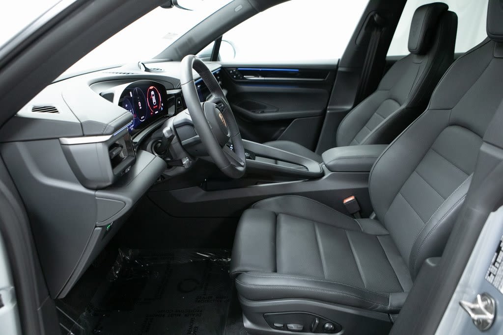 Thumbnail: 2025 Porsche Macan - 10