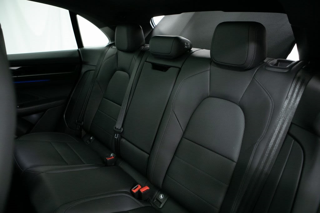 Thumbnail: 2025 Porsche Macan - 31