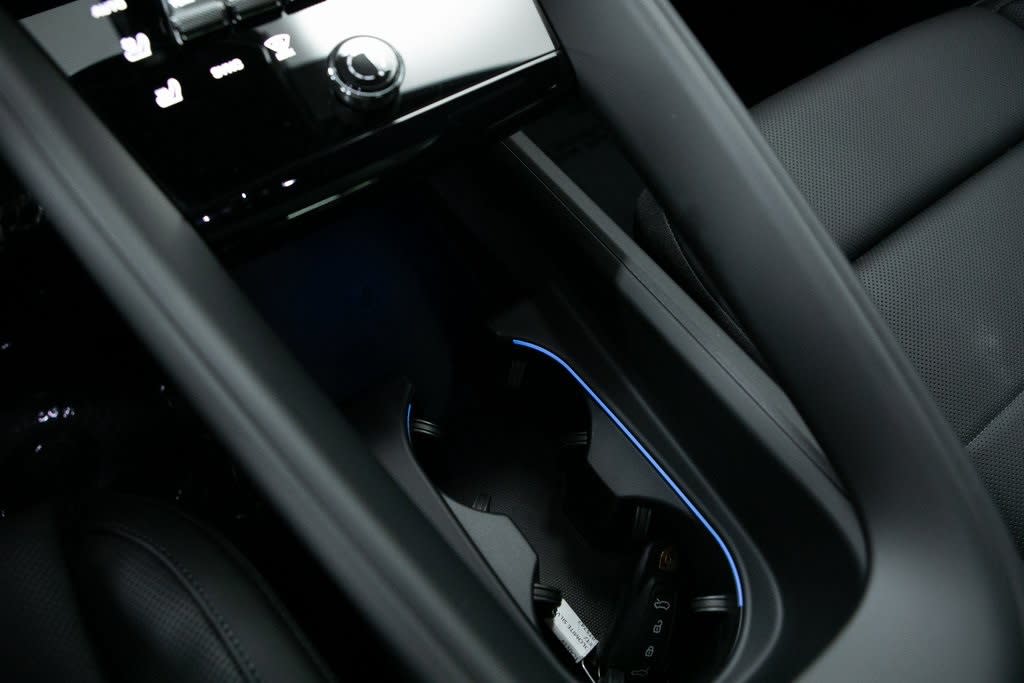 Thumbnail: 2025 Porsche Macan - 25