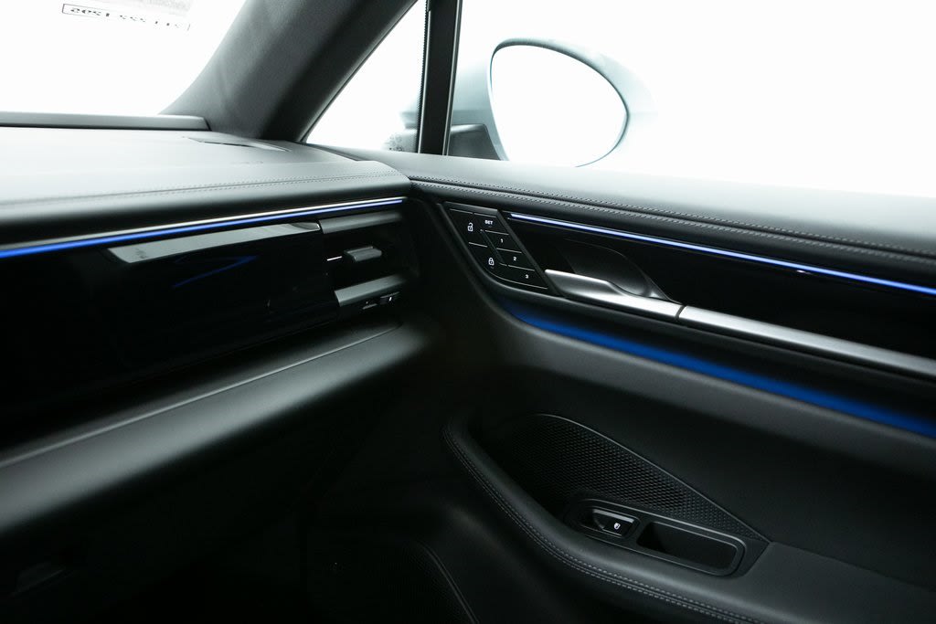 Thumbnail: 2025 Porsche Macan - 26