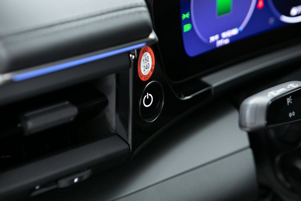 Thumbnail: 2025 Porsche Macan - 23