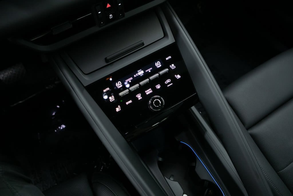 Thumbnail: 2025 Porsche Macan - 13