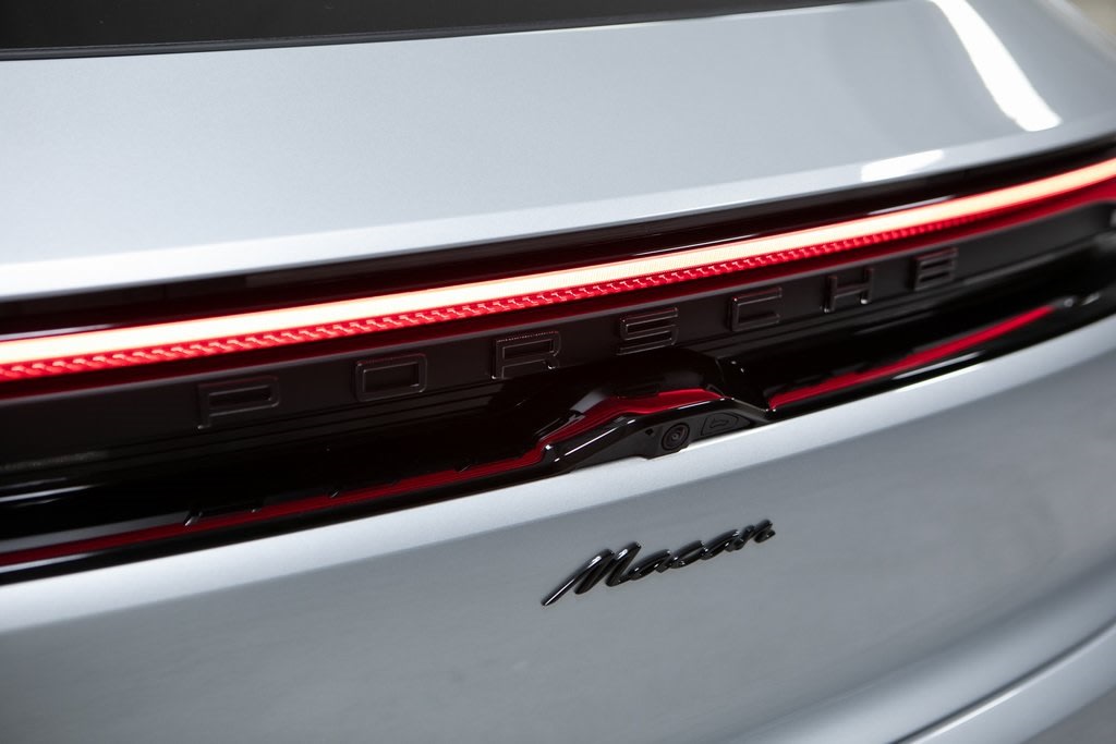 Thumbnail: 2025 Porsche Macan - 35