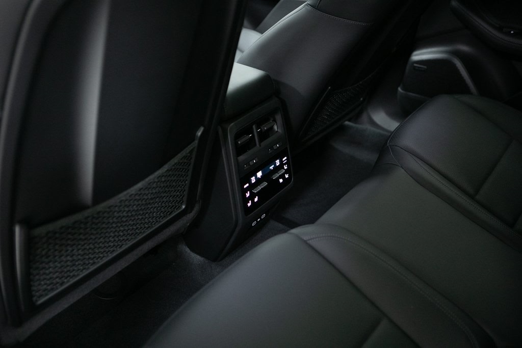 Thumbnail: 2025 Porsche Macan - 29