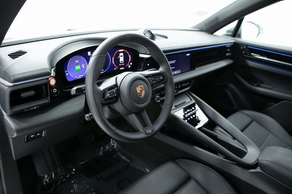 Thumbnail: 2025 Porsche Macan - 2