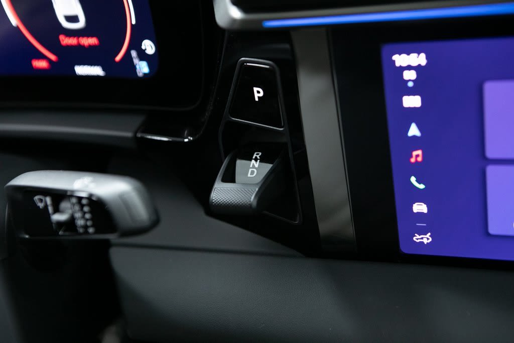 Thumbnail: 2025 Porsche Macan - 28