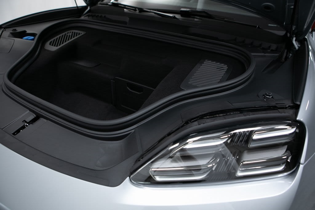 Thumbnail: 2025 Porsche Macan - 32