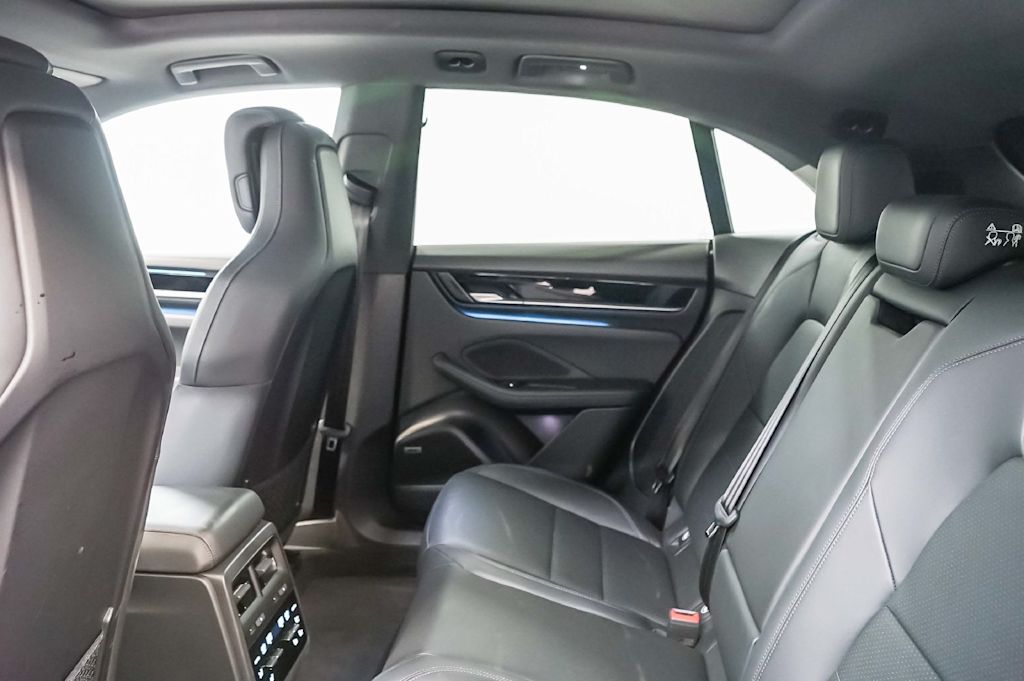 Thumbnail: 2026 Porsche Macan - 11