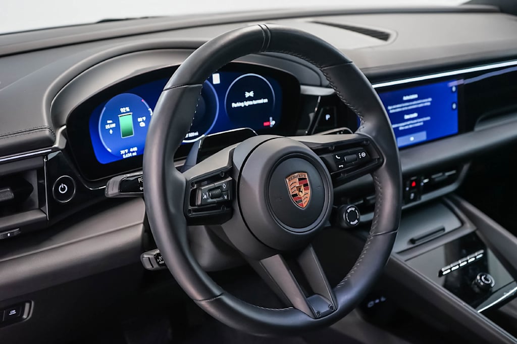 Thumbnail: 2026 Porsche Macan - 2