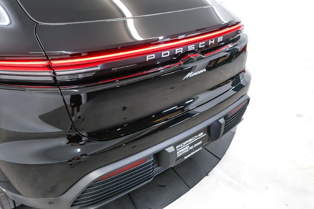 Thumbnail: 2026 Porsche Macan - 6