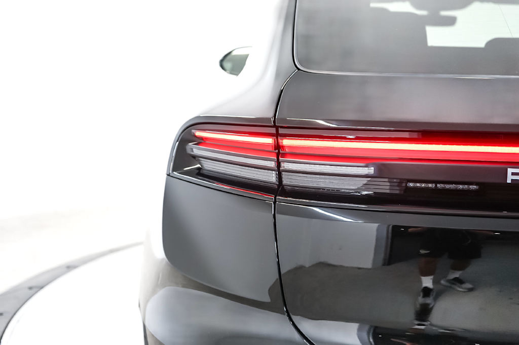 Thumbnail: 2026 Porsche Macan - 21