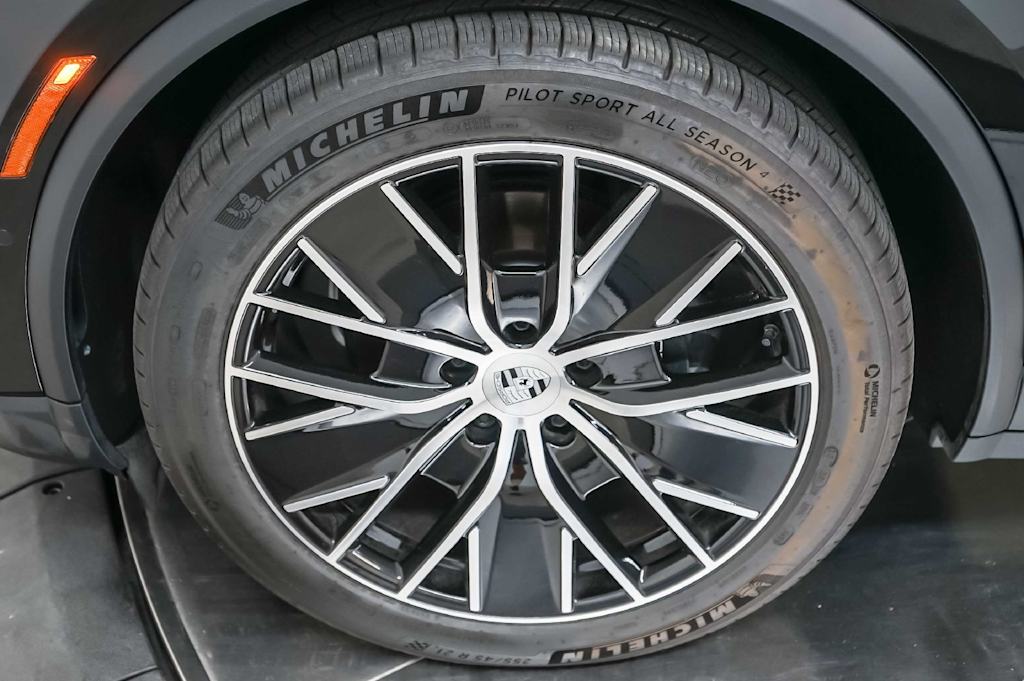 Thumbnail: 2026 Porsche Macan - 22
