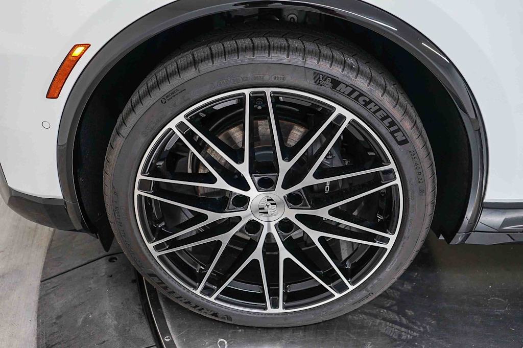 Thumbnail: 2026 Porsche Macan - 22