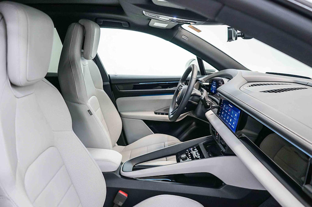 Thumbnail: 2026 Porsche Macan - 9