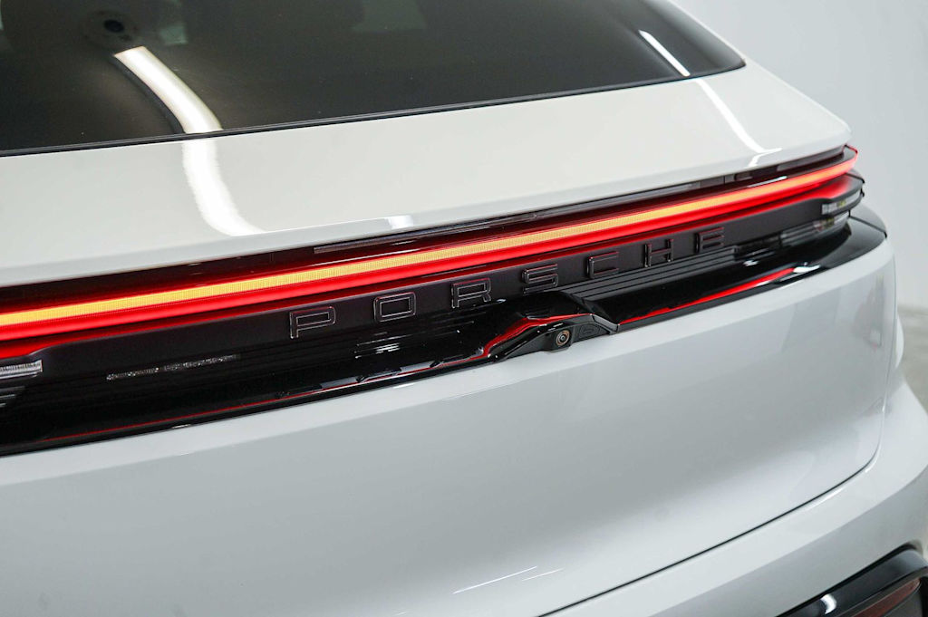 Thumbnail: 2026 Porsche Macan - 21