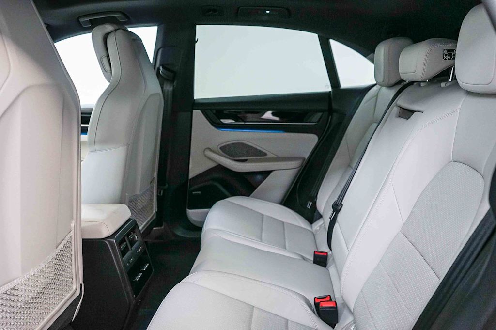 Thumbnail: 2026 Porsche Macan - 10