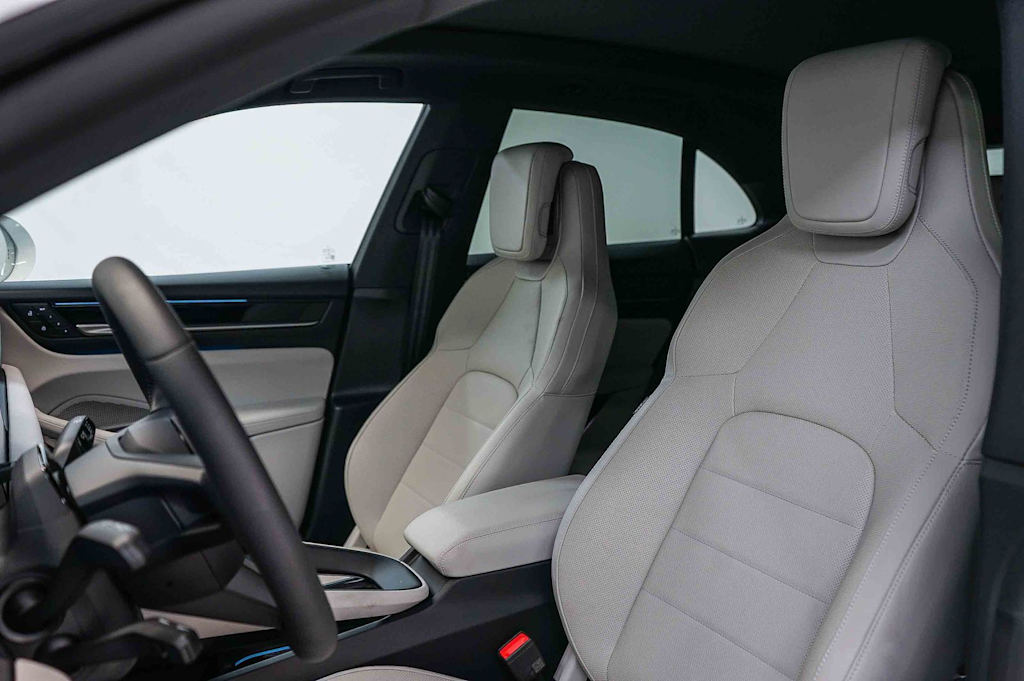 Thumbnail: 2026 Porsche Macan - 8