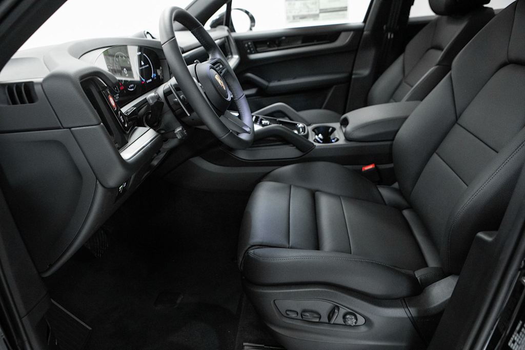 Thumbnail: 2026 Porsche Cayenne - 10