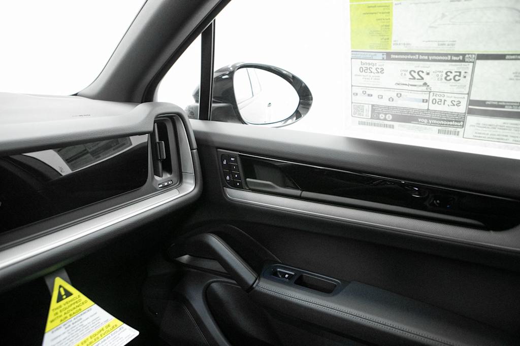 Thumbnail: 2026 Porsche Cayenne - 34