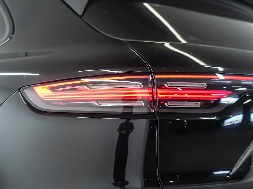 Thumbnail: 2023 Porsche Cayenne - 24
