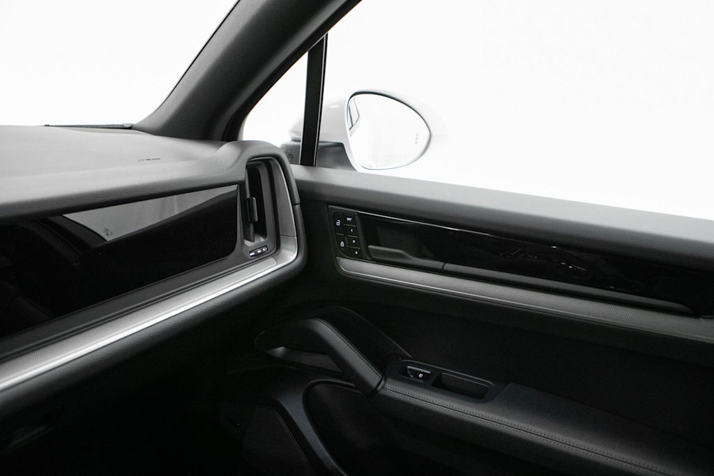 Thumbnail: 2026 Porsche Cayenne - 33