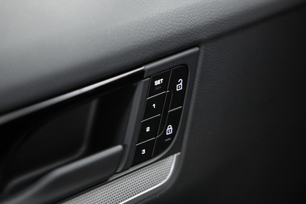 Thumbnail: 2026 Porsche Cayenne - 14