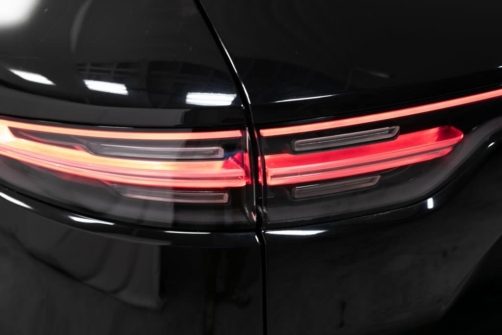 Thumbnail: 2022 Porsche Cayenne - 32