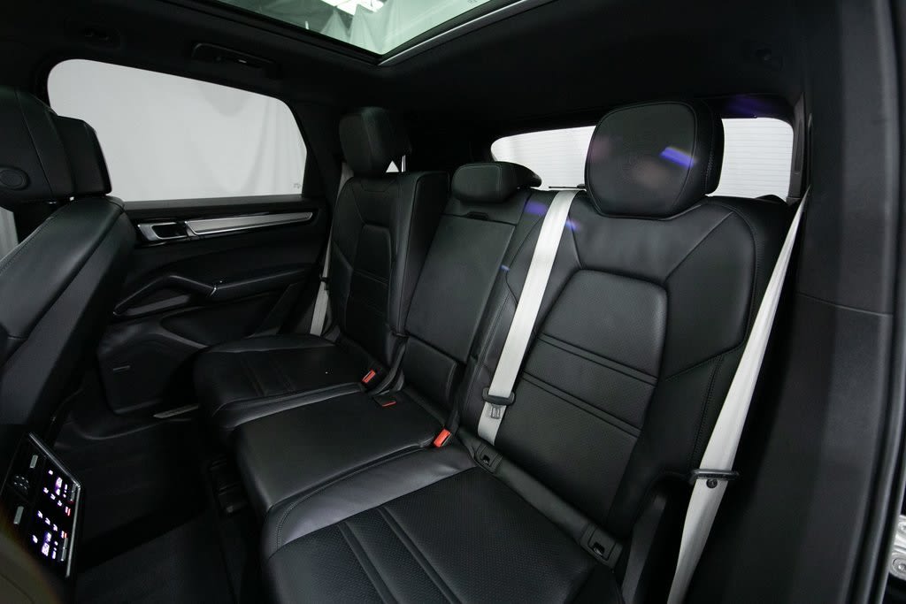 Thumbnail: 2022 Porsche Cayenne - 29